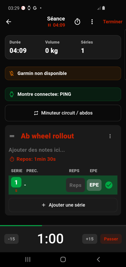 Séance de musculation en cours dans 2STRIVE